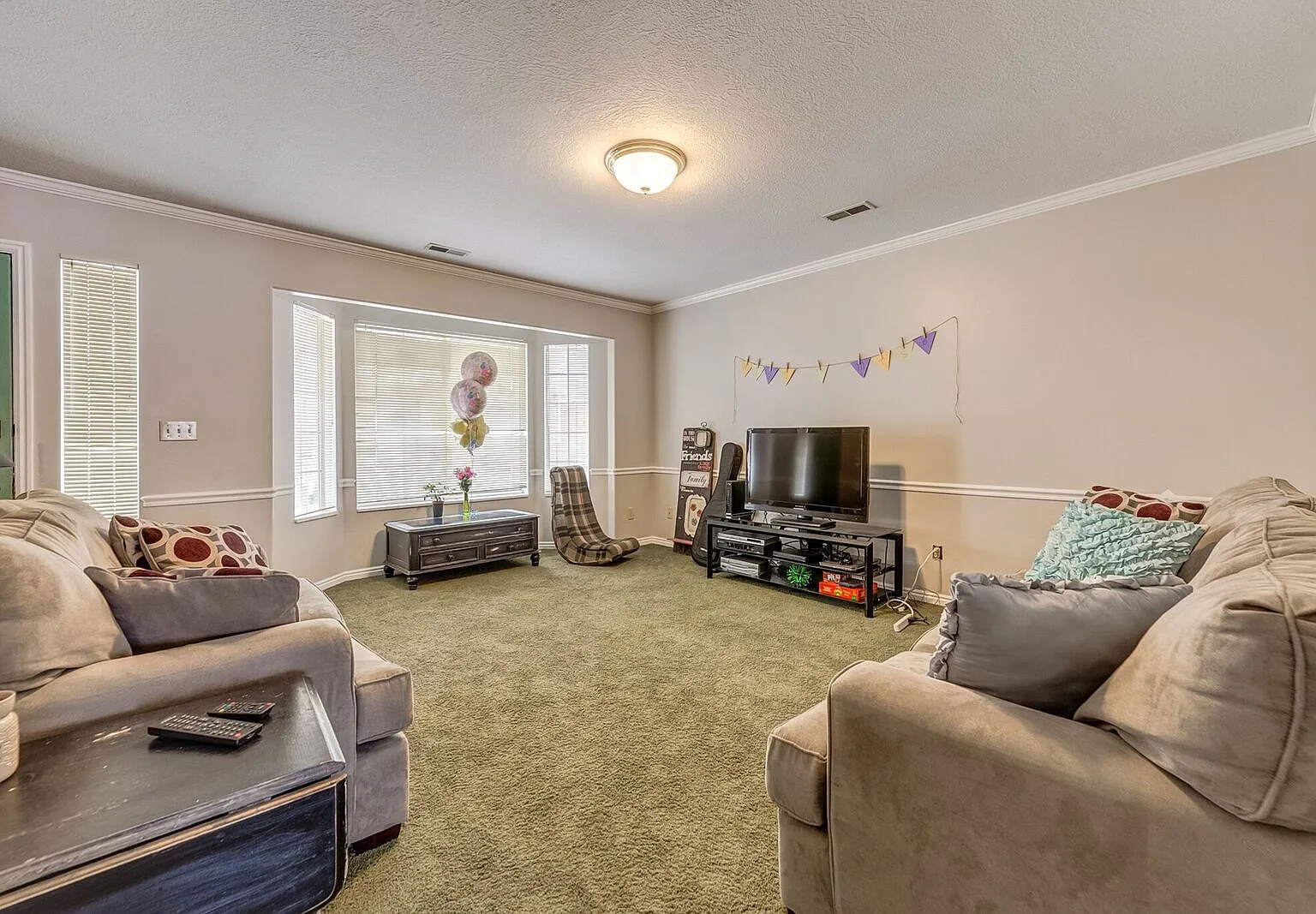 4 bed, 1274 sqft, $555 — Photo 2