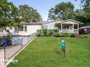 811 Salem Ln, Carpentersville, IL 60110