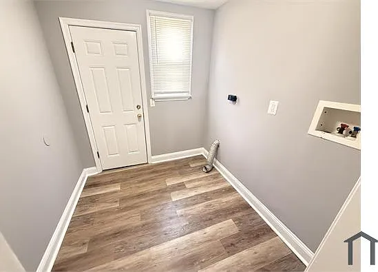 1120 N Luzerne Ave — Photo 6