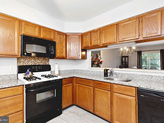 4th image of 1934 Heatherbrook Ct