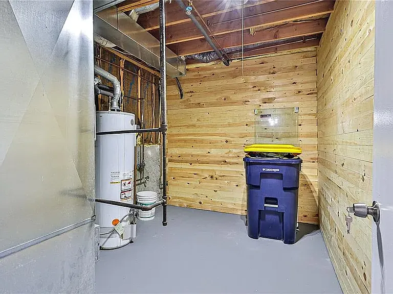 4010 E 16th Ct — Photo 9