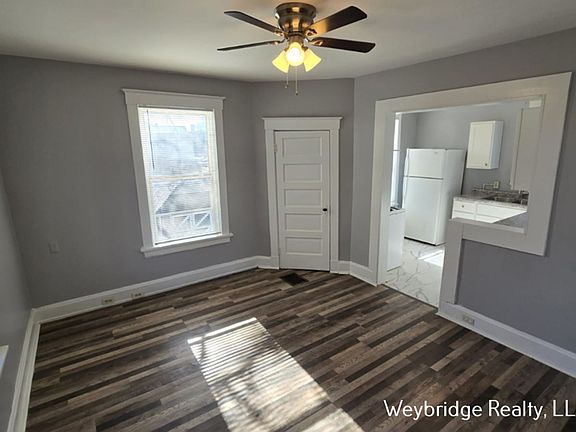 4th image of 407 Jackson Ave Floor 2