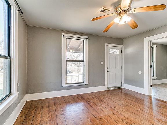 5th image of 1201 W Logan Ave