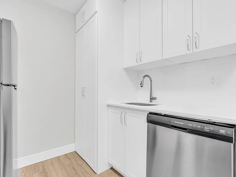 1220 Hamilton St #3 — Photo 2