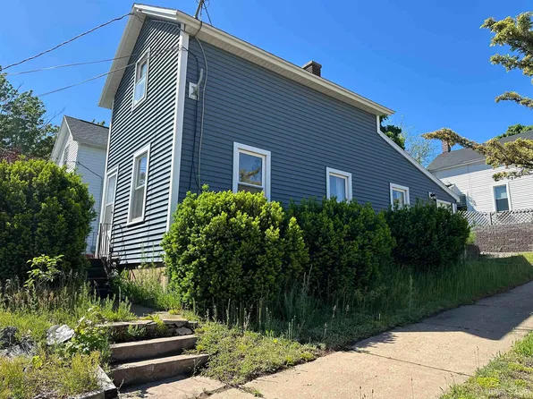 402 W Bluff St, Marquette, MI 49855