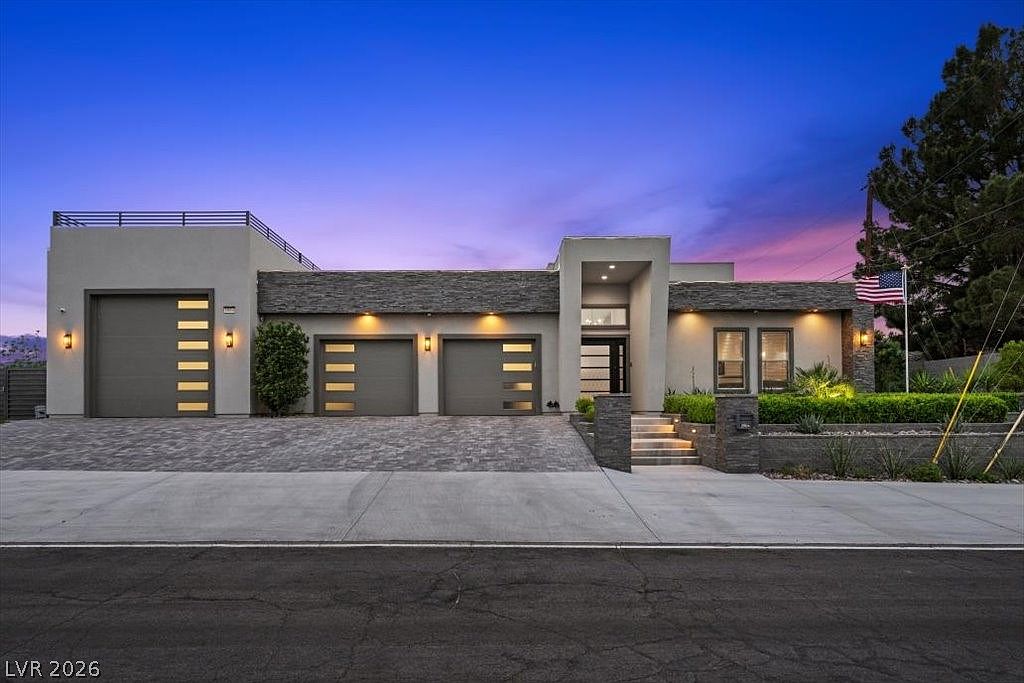 2904 Candelaria Dr — front