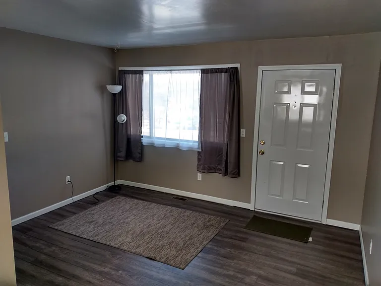 849 W Kansas St — Photo 2