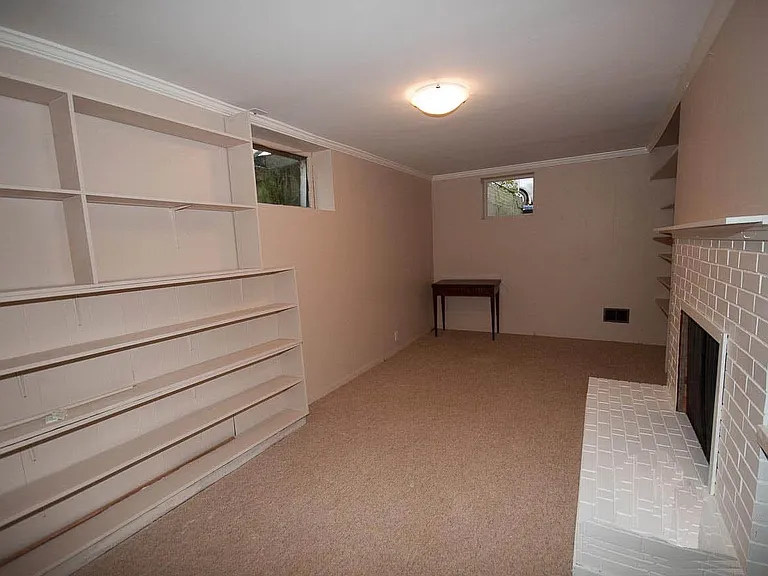 555 Stevens Dr — Photo 14