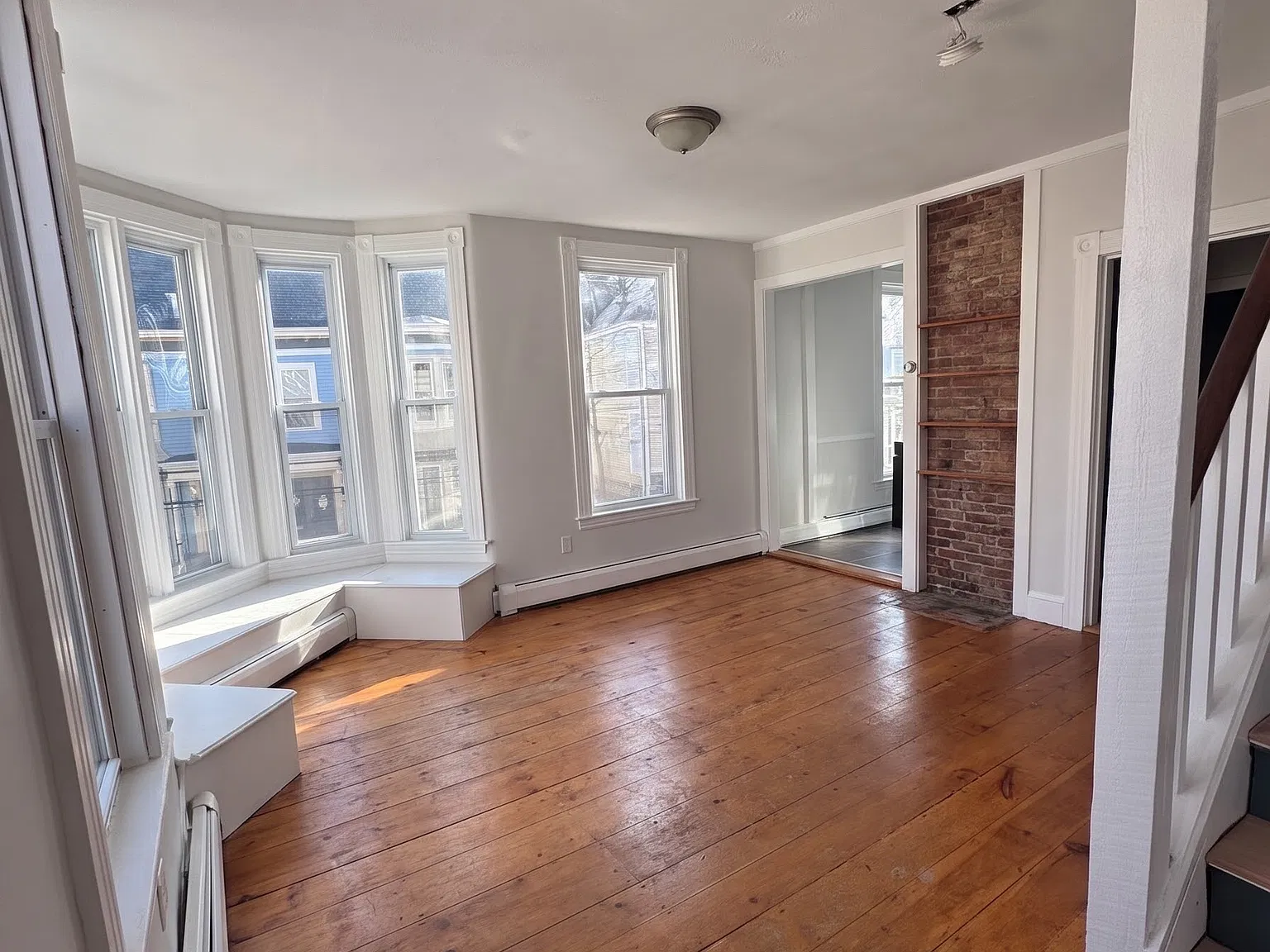 3 bed, 1.5 bath, 1300 sqft, $3,200 — Photo 2