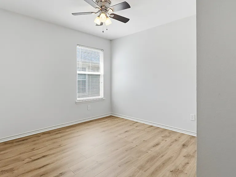 6925 Planters Row Dr — Photo 16