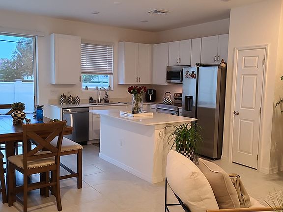 3rd image of 1190 Wycliffe Way