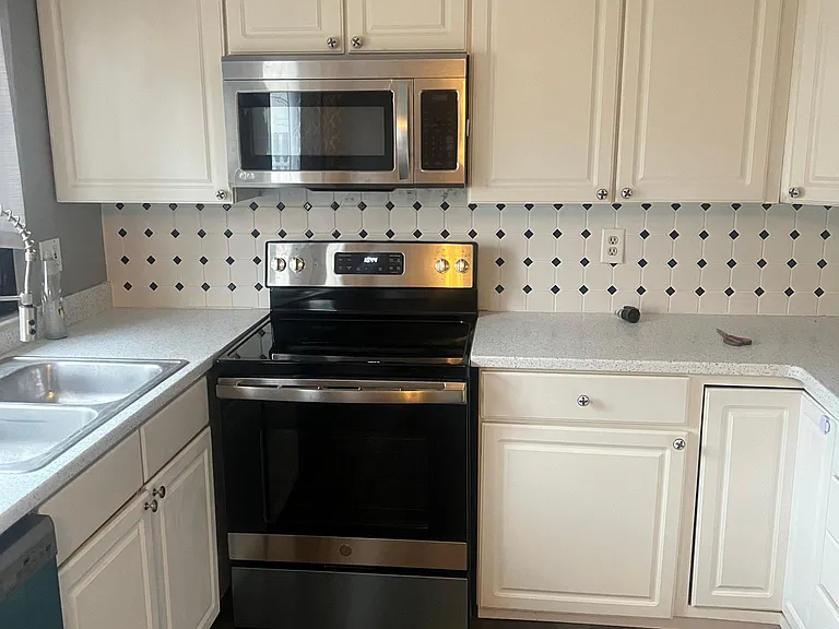 1811 Hanover Ln — Photo 13