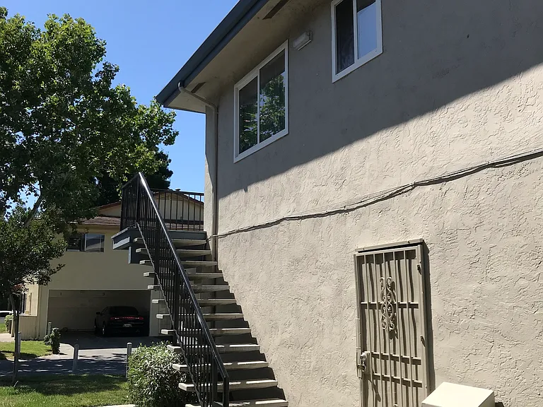 2118 Peppertree Way #4 — Photo 10