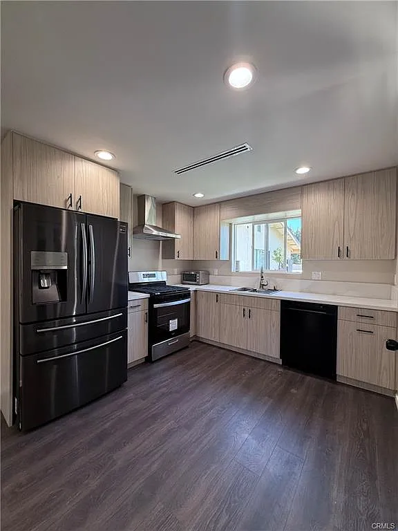 2 bed, 800 sqft, $3,000 — Photo 2