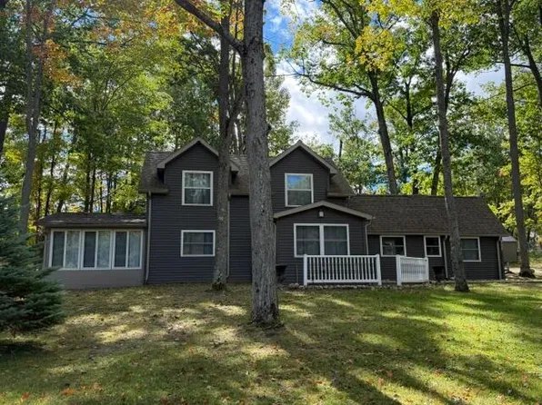 803 W Higgins Lake Dr, Roscommon, MI 48653