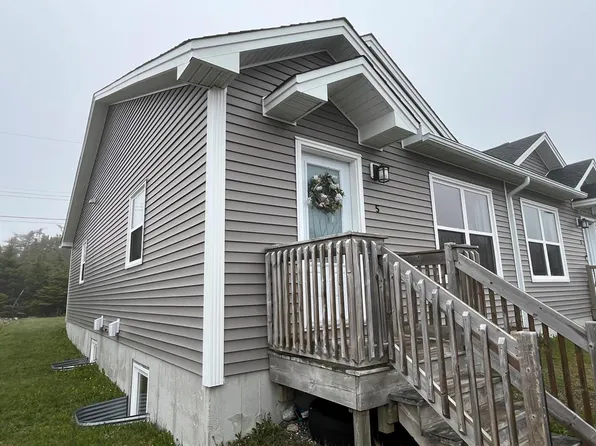 5 Larsen Street, Mount Pearl, NL A1N0J5