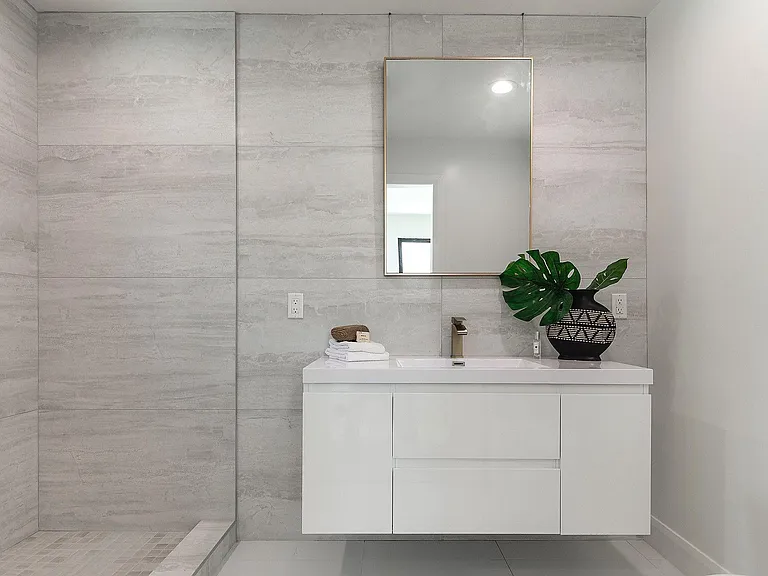 622 N Gardner St — Photo 15