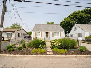 78 Farrell St, Pawtucket, RI 02861