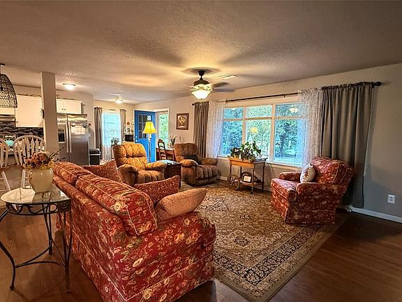 3rd image of 1009 N Park Ave