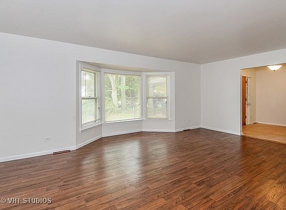 3rd image of 17537 Willow Ave