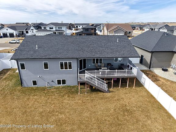 4th image of 1334 46th Ave W