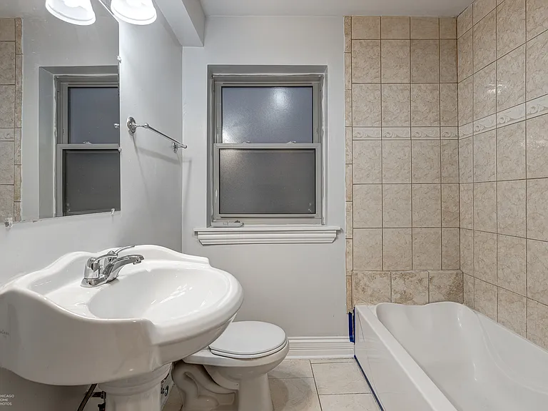 4938 S King Dr #2 — Photo 12