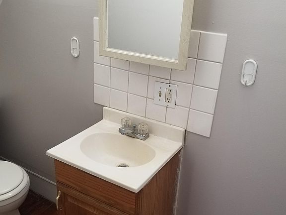 4th image of 311 Sycamore St Unit 2