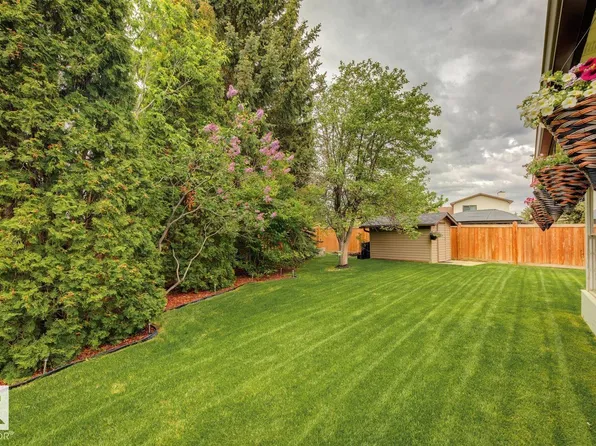 15804 80th St NW, Edmonton, AB T5Z 2V2