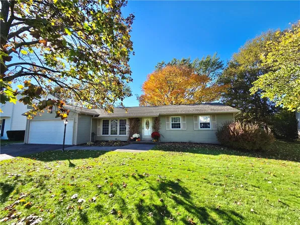 135 Rodney Ln, Rochester, NY 14625