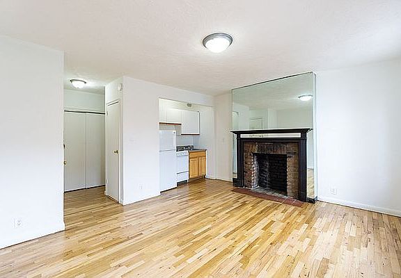 3rd image of 400 E 9th St #3C