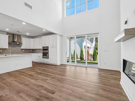 4th image of 309 Luna Dr