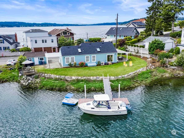 2401 Day Island Boulevard W, University Place, WA 98466