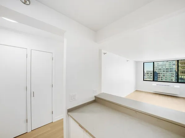 75 West End Avenue image 14 of 38