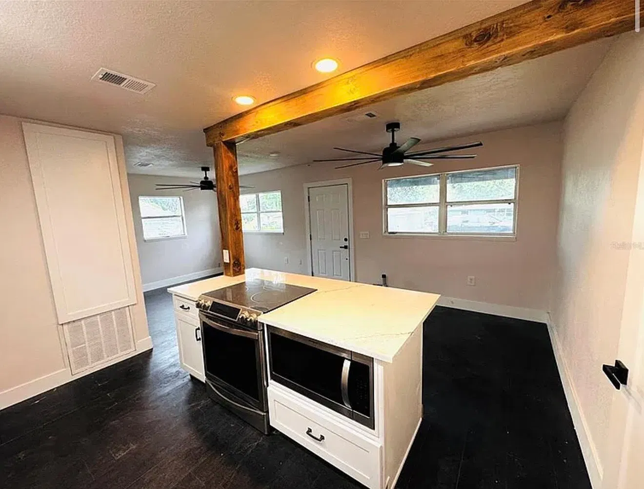 4 bed, 864 sqft, $1,800 — Photo 4