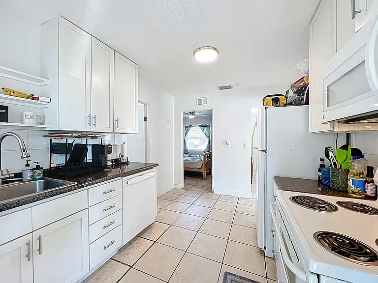 744 E Church Ave — Photo 11
