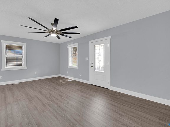 5th image of 10 Woodland Dr