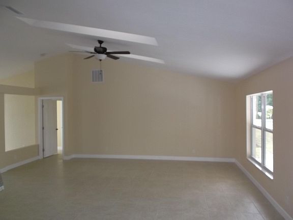 4th image of 319 SW Fig Ave
