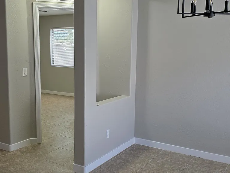 2376 W Silver Creek Ln — Photo 6