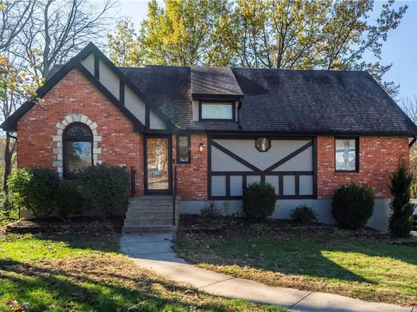 1120 NW Heatherwood Dr, Blue Springs, MO 64015