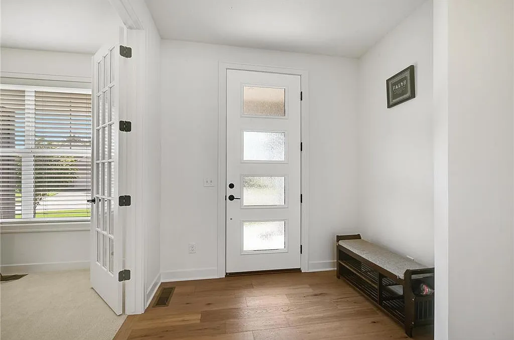 6 bed, 4568 sqft, $5,500 — Photo 4