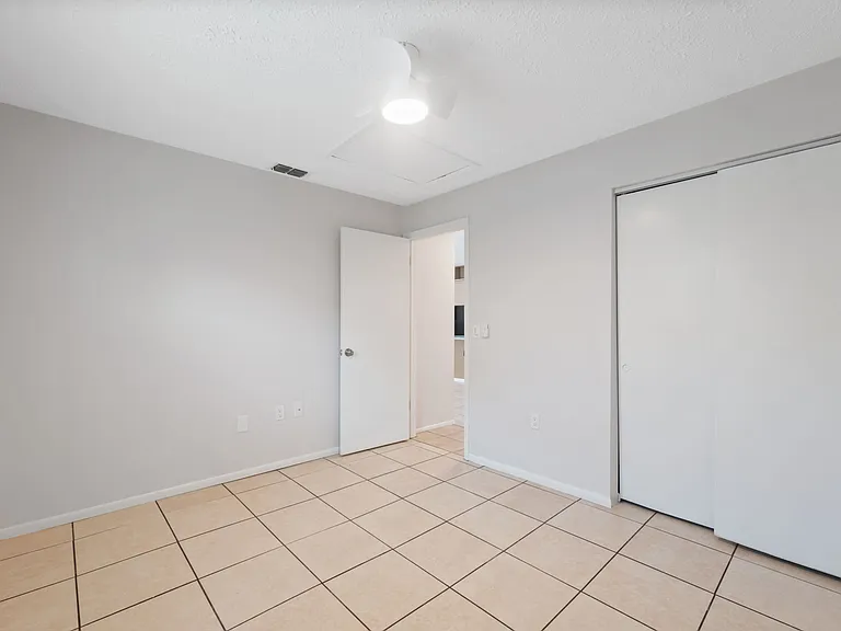 5431 Beach St #5431 — Photo 15