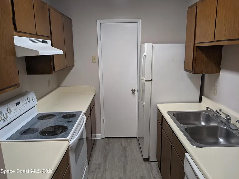3510 Sable Palm Ln #E — Photo 10