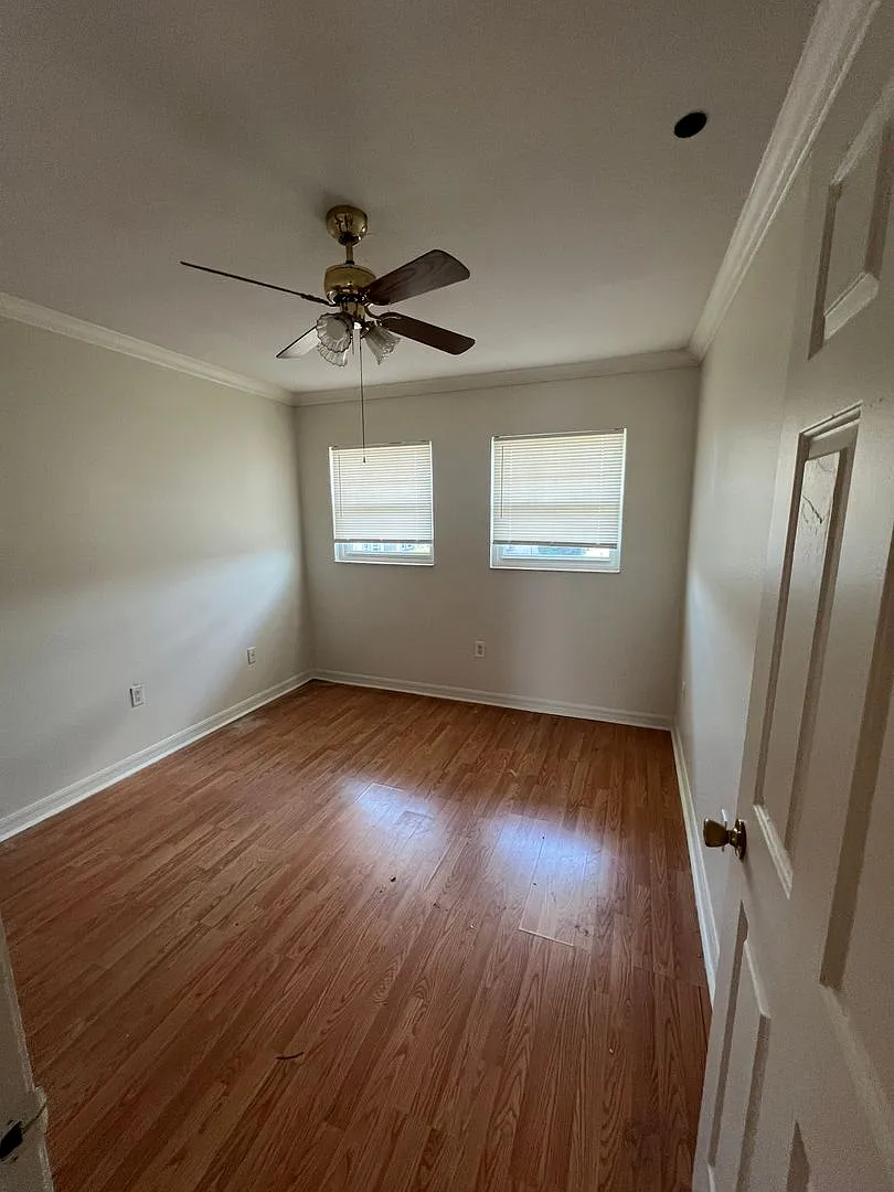 Available Now : 3 Bedroom 2 Bath Condo — Photo 2