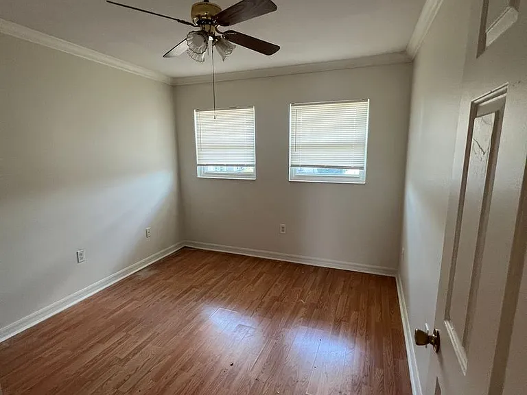 865 Sky Lake Cir #C — Photo 2