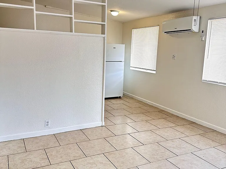 6633 N 67th Ave #9 — Photo 13