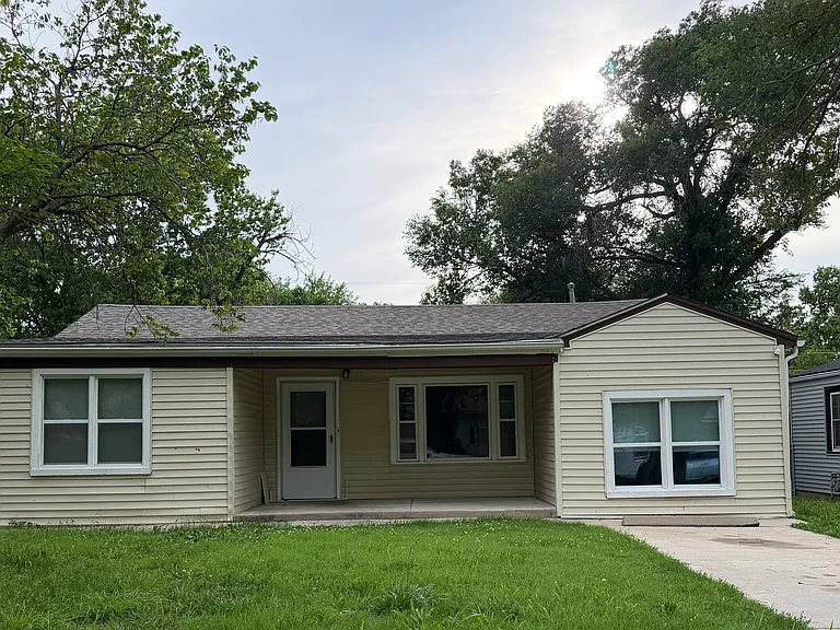 2331 N Prince St — Photo 9