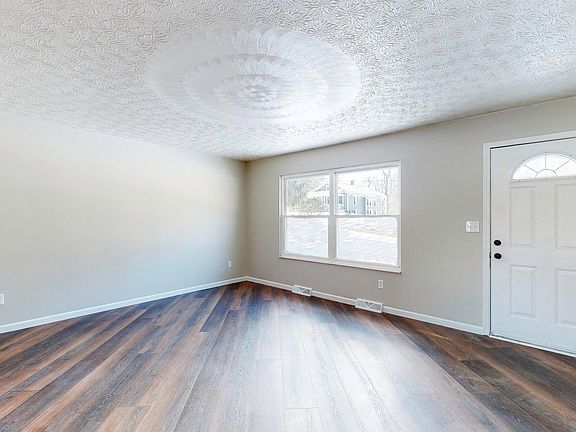 4th image of 947 Oriole Ave