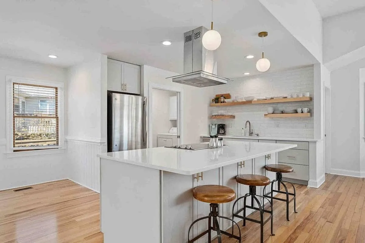 3 bed, 2328 sqft, $2,500 — Photo 4