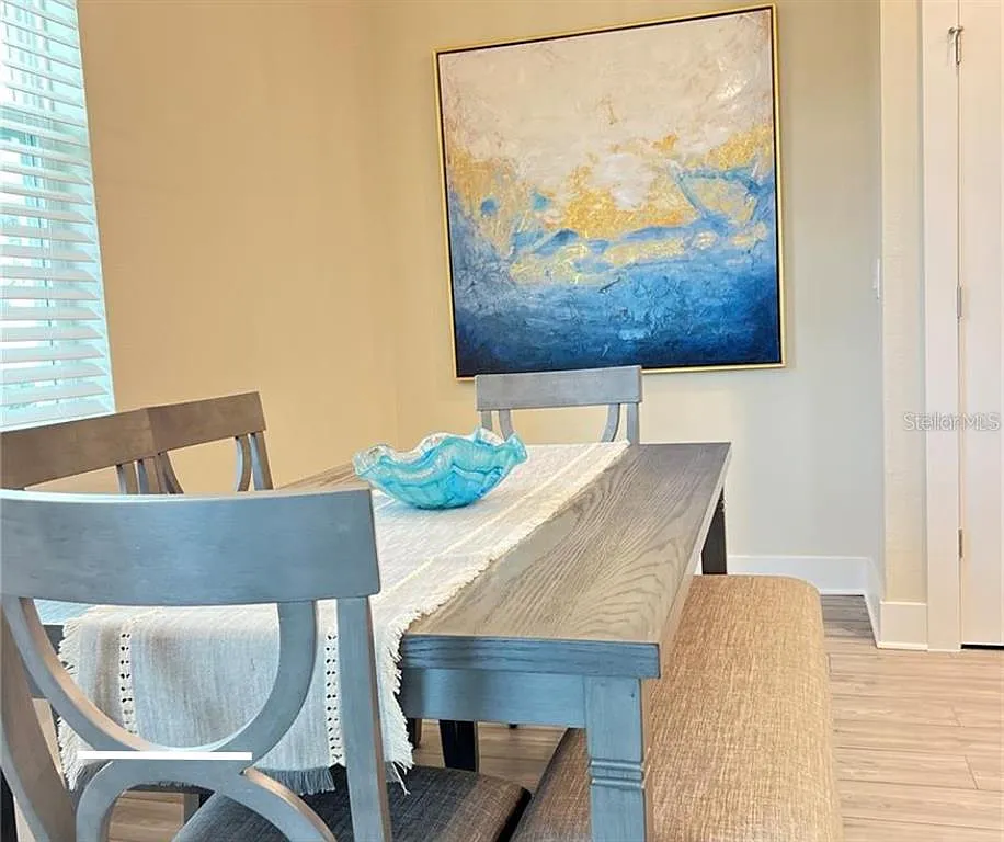 4 bed, 2.5 bath, 2080 sqft, $3,000 — Photo 4
