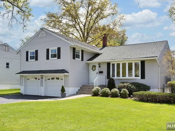 334 Webster Dr, New Milford, NJ 07646